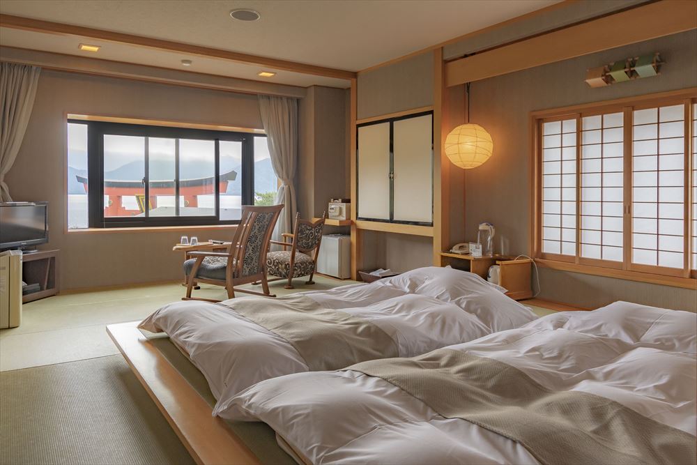 Nikko Chuzenji-ko Onsen Hotel Hana-An_Japanese Modern: Feel the softness of Ryukyu tatami mats under the soles of your feet in this cozy room.